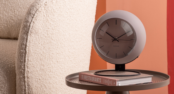 Tischuhr Nirvana Globe von Karlsson erkmann